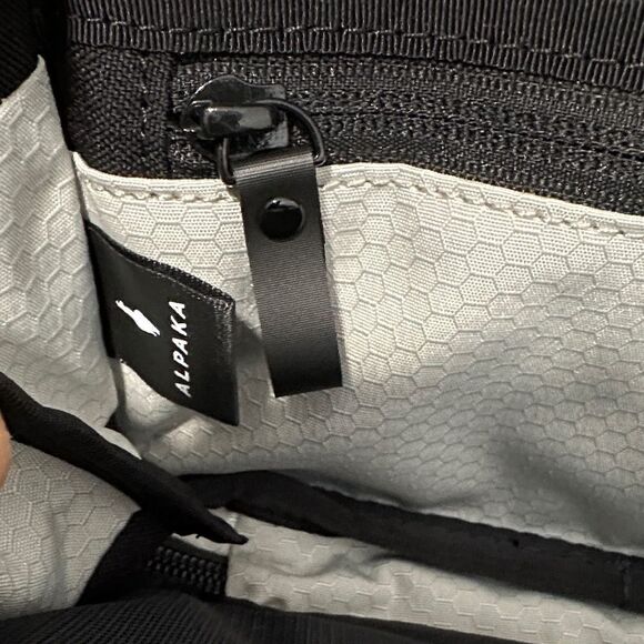 Alpaka keep moving forward Black Crossbody Bag NEW no tag unisex - Picture 5 of 12